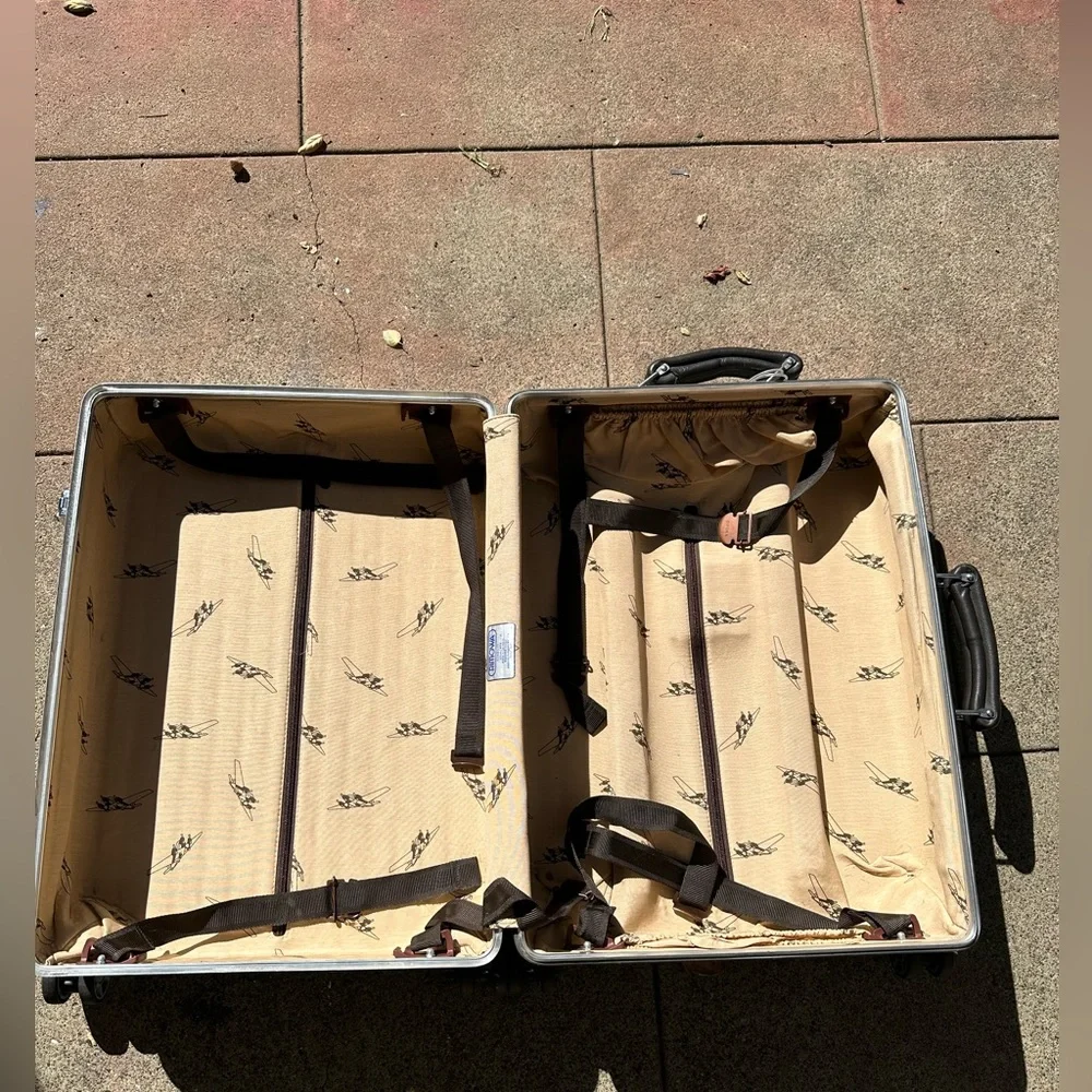 COPY - RIMOWA Classic cabin - Picture 3 of 8